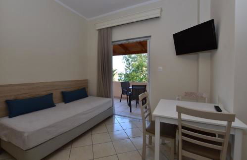 Flisvos Rooms - Photo 70