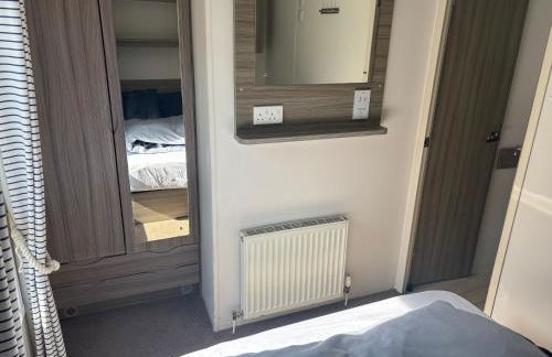 Sea Breeze Retreat 2 Bedroom Pet Friendly Caravan in Clarach Bay - Foto 26