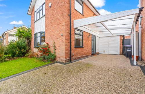 M54 Luxury Escape Sleeps 7- 4 Beds Off M54 - Driveway Parking- RAF Cosford Telford Albrighton Oxley Staffordshire -JLR Wolves Stafford I54 Business Park- 10 Mins to M6- 45 Mins to NEC and BHX Airport Regular & Long Work Stays available - Samina- ARZ Stays - Foto 13