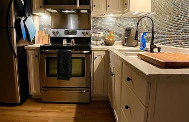 Cozy Downtown Cottage - Parking, Pet Friendly! - Foto 19