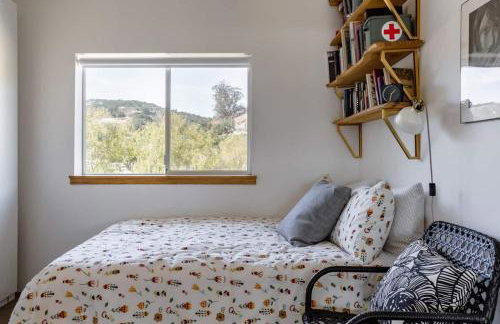 Mid Century Modern Family Home On 25 Acres! - Foto 34