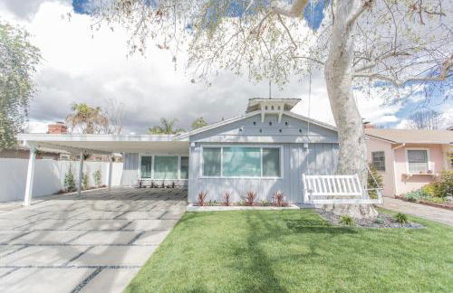 Enchanting Sherman Oaks Home With Pool permit #HSR two five zero zero 3222 - Foto 3