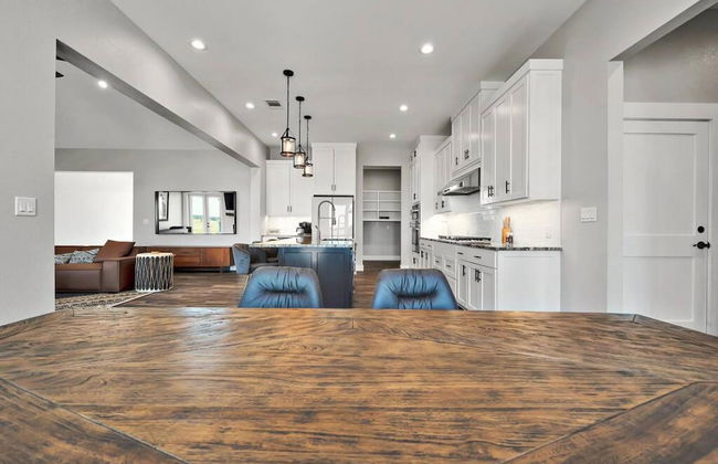 New Luxury Texas Farmhouse - Photo 52