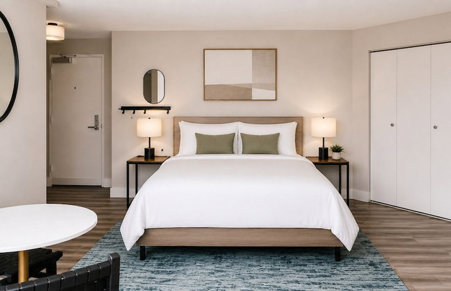 Global Luxury Suites at Georgetown - Photo 12