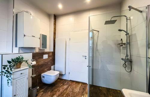 FeWo mit Kamin I Ruhige Lage I Zentral I Netflix I Parkplätze - Foto 8