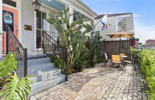 Upscale 3 Bed 2 Bath Private Home in Uptown New Orleans! Close to Magazine Street, Universities, & French Quarter - Photo 25