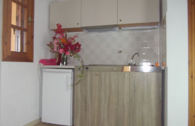 Villa Rita Apartments - Photo 7