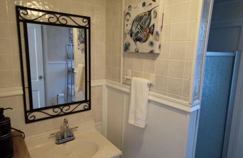 Perfect Combo of Charm & Comfort- 2Bedroom Home - Foto 24