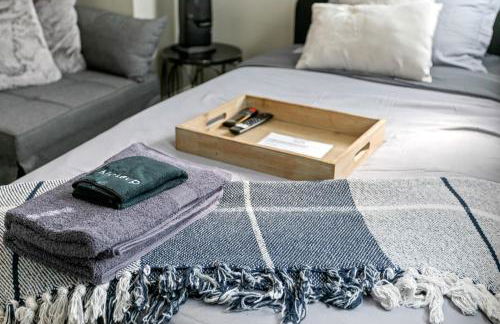 Luxe Suite with Pool Table, King Bed, 3 TVs, & Free Parking - Foto 19