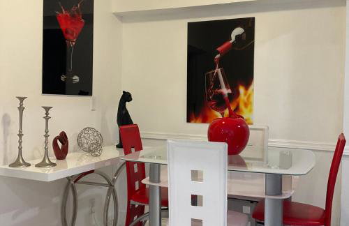 Beautiful House 7 min from Miami Airport w FREE parking - Photo 5