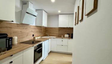 Modern Apt by Beach & Old Town with pool - Foto 3
