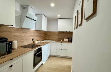 Modern Apt by Beach & Old Town with pool - Foto 3