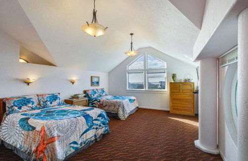 Oceanfront Castle with Hot Tub and Game Room - Foto 23