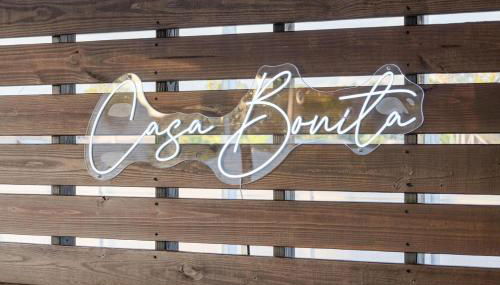 Stylish coastal retreat with Heated Saltwater pool - Foto 2