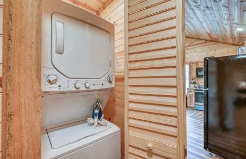 Cozy Cabin Firepit and Grill & 10 Mins to Main St - Foto 34