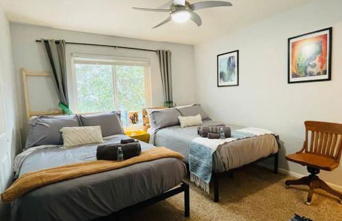 Artists Condo GAME ROOM Patio near UC Med Center - Photo 15