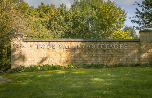 Rats Retreat at Tove Valley Cottages - Photo 21