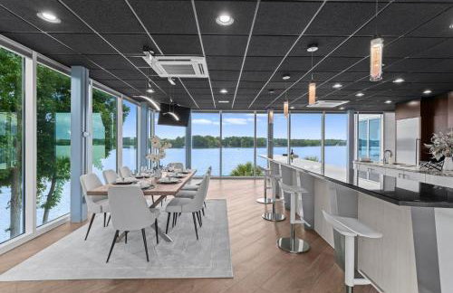 The Glass Mansion w/Optional Boat Rental - Foto 33