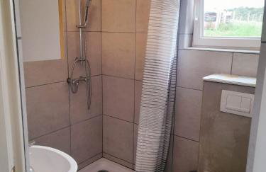 Het rustige huisje in de velden met wifi , leidingwater,enz - Photo 25