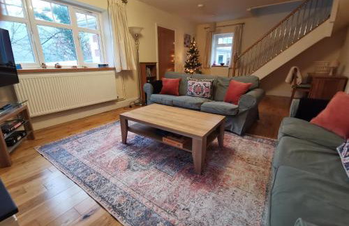 Unbeatable Llanberis Location, Detached with Parking, Snowdon Views. - Photo 11