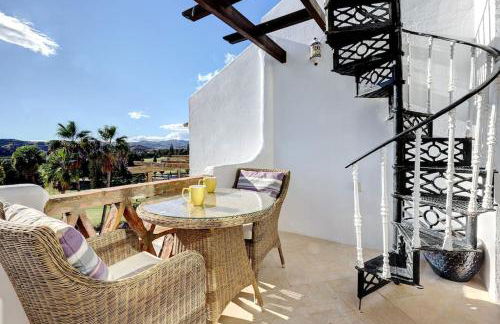 Stylish Penthouse Duplex at Matchroom Country Club - Photo 29