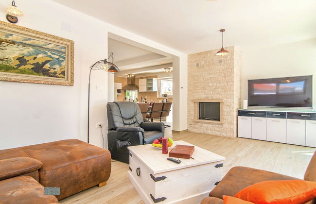 Modern Villa with Private Pool & Hot Tub near Center & Beach - Photo 1