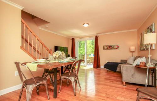 NEW! 3-story Townhome - Private, Self checkin, Quiet. - Foto 8