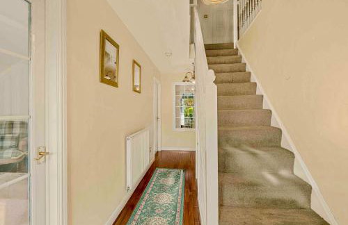 Spacious 4 Bedroom Warrington House with Free Parking Perfect for Contractors, Families and Business Guests - Foto 18