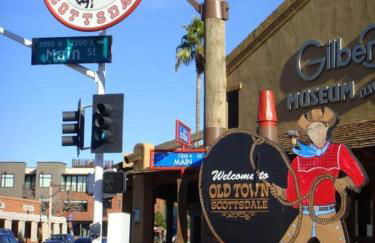 Perfect Friends Escape in Old Town Scottsdale with Resort Pool Access and Roof Deck! - Foto 30