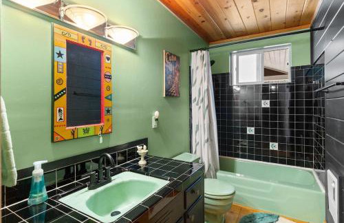 6 BR 4BA Redwood Retreat w Pool - Foto 16