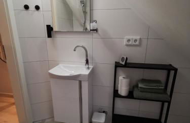 Dachzimmer mit Kochecke und Duschbad, nahe Messe - Foto 13