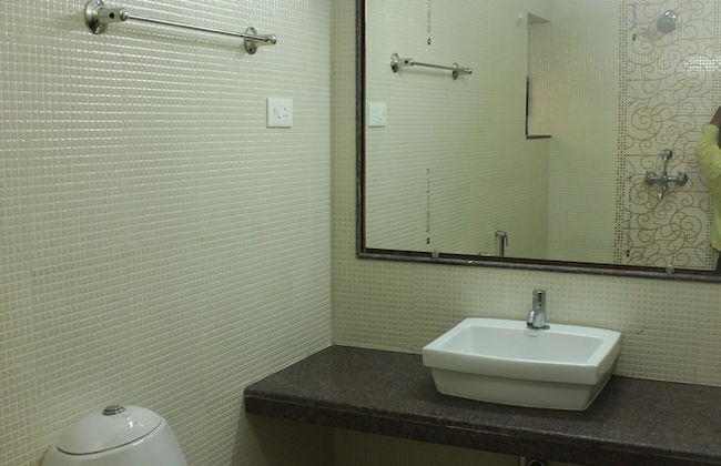 OYO 9364 Home Modern 2 BHK Pool View Candolim - Photo 14