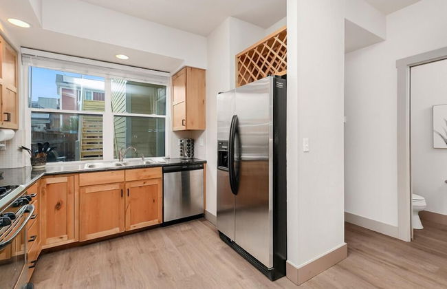 Hip Old Town North Gem! Near Breweries and River! - Foto 9