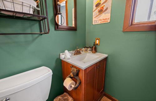 Relaxing Pocono Stay Near Lake with Hot Tub & BBQ - Foto 44