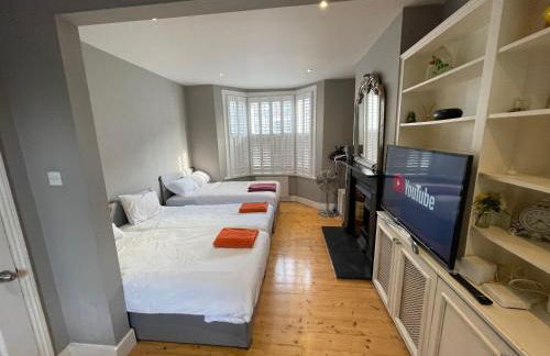 Huge 6-Bedroom House in Greenwich, Sleeps 12 - Foto 2