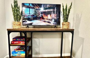 Stylish Family & Group Retreat Near UofA and Trails - Foto 23