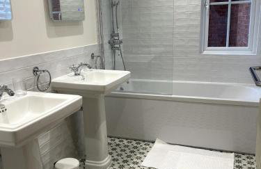 The Shrubbery-Superb Modern home-6 beds-sleeps 11 - Foto 33