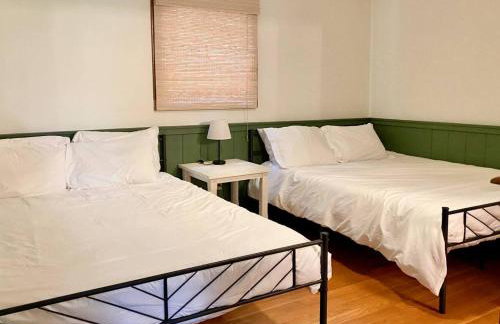 14 Guest 7 Bed 4 BR Lakefront Cabin w Hot Tub - Foto 6