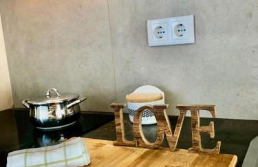 City Break-Quiet House with Private Patio - Foto 36