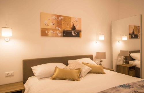 Gorgeous Pool Villa with a fenced garden - Photo 3