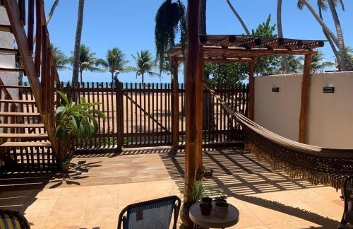 Suíte frente mar com cozinha e quintal pés na areia - Foto 12