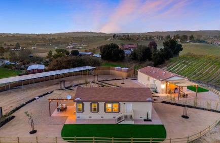 Sip and Stay at Vahali Vineyards by AvantStay Modern Wine Country Duo Outdoor Dining Vineyard Views - Foto 1