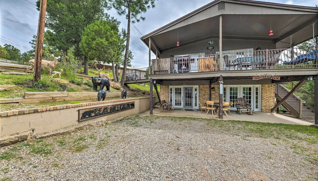 Cozy Ruidoso Cabin w/ Hot Tub & Game Room - Photo 3, Intérieur