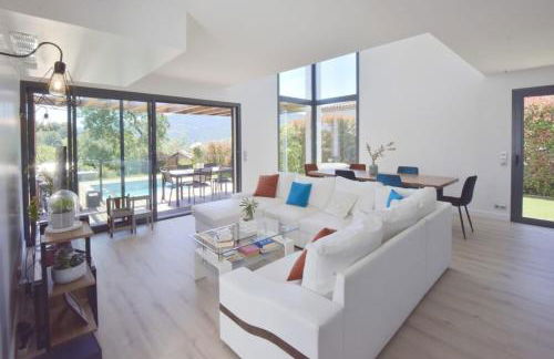 Contemporary Villa with Pool & Jacuzzi - Foto 4