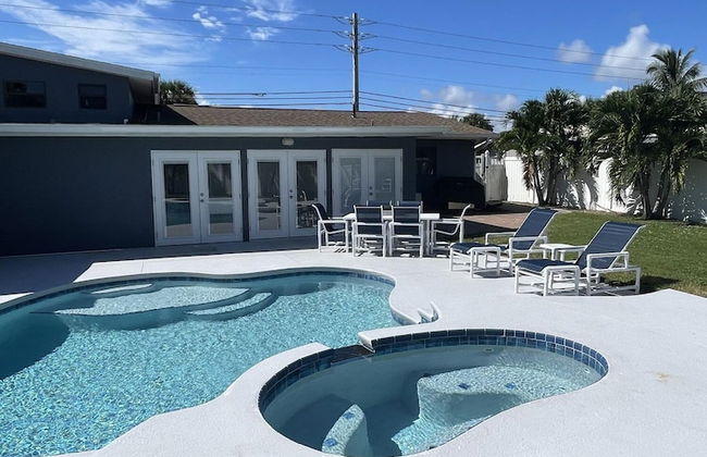 Kiss the Wave - Spacious 4BR 3BA w Pool hot tub - Foto 62