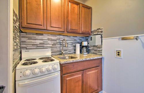 Lakefront Apartment with Patio on Lake St Clair - Foto 10