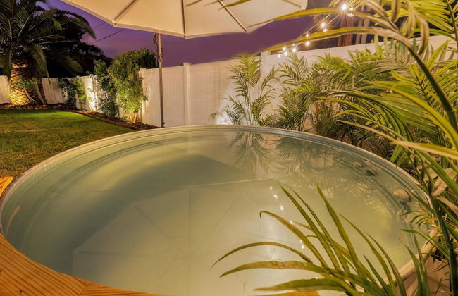 Designer Coastal Paradise w Pool - Steps to Beach - Foto 8