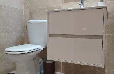 Maison calme et familiale avec cour, 3 chambres, 3 salles de bains à 10 min à pied de la gare - Foto 2