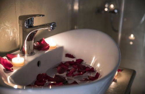 Kleopatra Deluxe Apt with priavte Jacuzzi - Photo 9