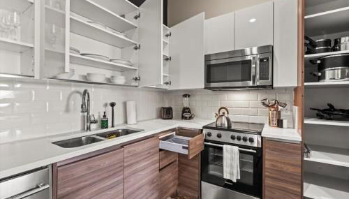 Heart of Downtown Dallas 2BR 2BA Getaway - Photo 3